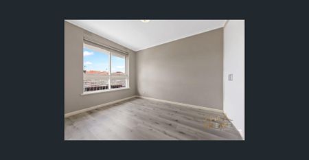 MODERN COMFORT IN A PRIME LOCATION - Photo 2