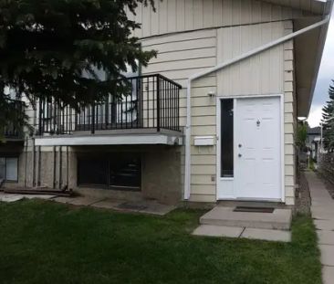 Unit in Four-plex | B - 2606 24A Street Southwest, Calgary - Photo 1