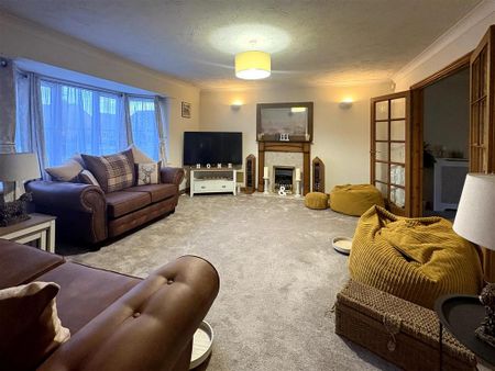 3 bedroom detached bungalow to rent - Photo 2