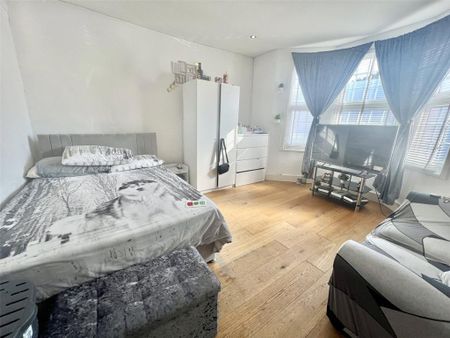 House share to rent - Photo 4
