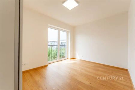 Pronájem novostavby bytu 3+kk s balkonem, sklepem a parkovacím stáním, Beroun - Фото 3