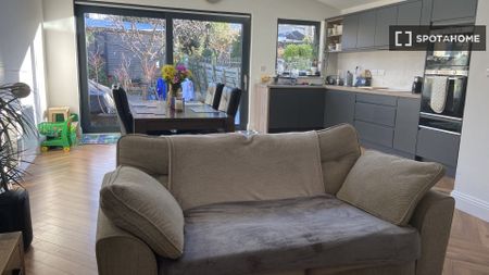 Room for rent in 3-bedroom apartment in Dublin, Dublin - Photo 4