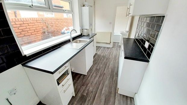 2 bedroom terraced house to rent - Photo 1