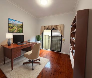 Beautiful 3-Bedroom Residence in the Heart of Granville!! - Photo 3