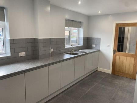 4 BED Link detached house To rent - Photo 4