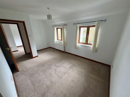 3 bedroom detached house to rent - Photo 2