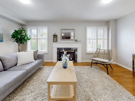 For Lease - 8 Coburg Crescent, Richmond Hill, Ontario - Photo 2