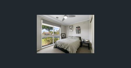 Stylish Home In West End - Photo 3