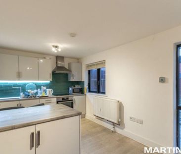 1 bedroom in a house share to rent - Photo 3