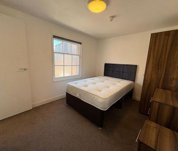 1 bedroom in a house share to rent - Photo 2