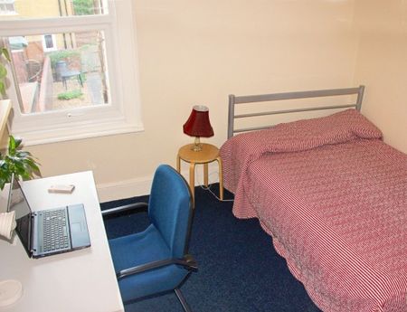 5 Bed House Near the University with Close Transport Links - Photo 3