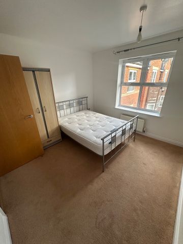 2 Bed Flat, Carisbrooke Road, LS16 - Photo 3