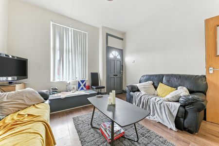 Harold Terrace, Hyde Park, Leeds - Photo 2