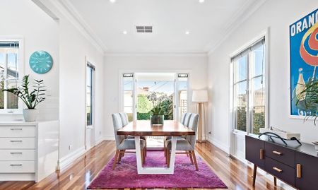 Immaculately Renovated Californian Bungalow - Style, Space & Convenience! - Photo 3