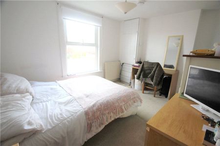 Kings Road, Egham, Surrey, UK, TW20 9BN - Photo 5