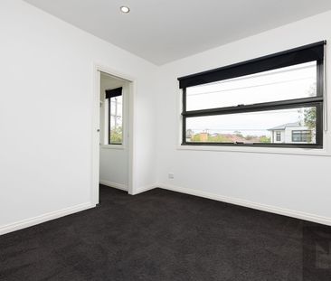 Stunning 3-Bedroom for Rent in Maidstone - Photo 3