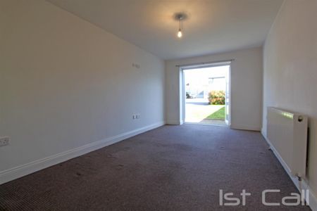 Rayleigh Road, Leigh-On-Sea - Photo 2