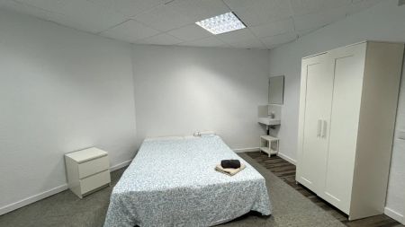 Room in a shared 13-bedroom apartment for rent in El Camp d'en Grassot i Gracia Nova - Photo 2