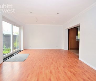 4 bedroom detached house to rent - Photo 2