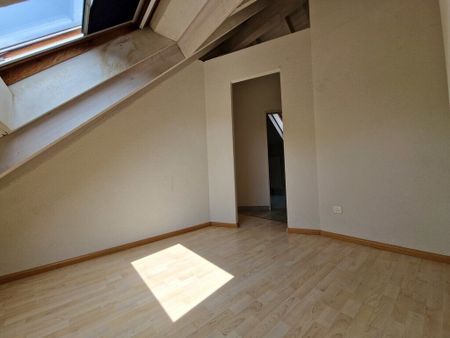 Living in the attic - Photo 5