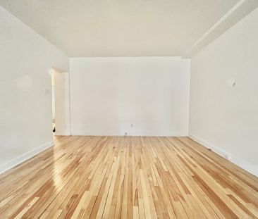 3.5 MONTCALM - Photo 3