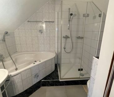 Herzige und heimelige Dachwohnung mit toller Aussicht und Terrasse ... - Photo 2