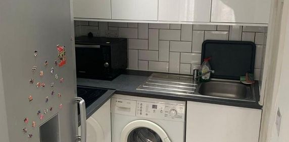 Studio to rent - Photo 2