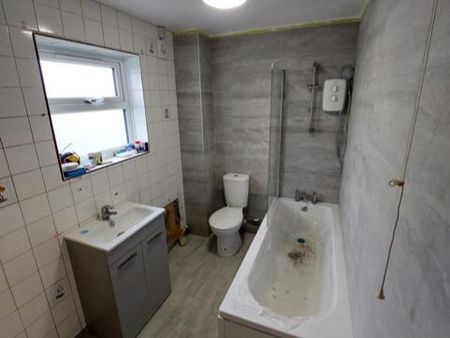 4 bedroom terraced house to rent - Photo 5