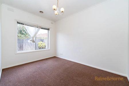“Homely & Light filled Two-Bedroom Unit” - Photo 4