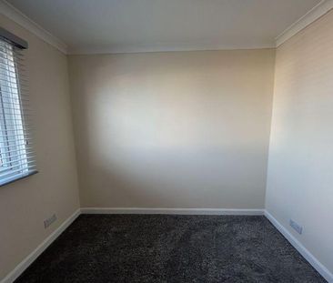 2 bedroom end of terrace house to rent - Photo 3