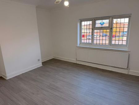 2 bedroom semi-detached house to rent - Photo 3