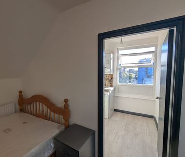 1 Bed Flat, Burley Street, LS3 - Photo 3