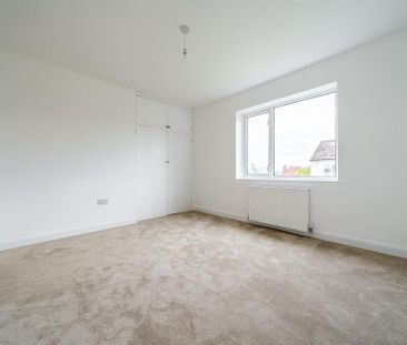 2 bedroom end of terrace house to rent - Photo 3