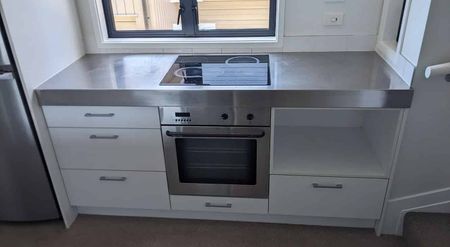 Chic 2BR Townhouse in Mount Eden - Photo 2