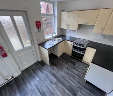 2 bedroom terraced house to rent - Photo 2