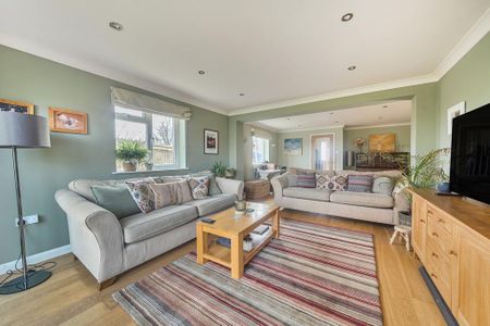 4 bedroom detached house to rent - Photo 2