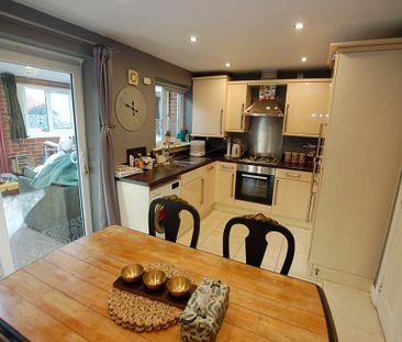 3 bedroom semi-detached house to rent - Photo 4