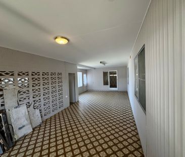 Spacious 4-Bedroom Family Home - Photo 2