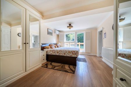 A modern spacious family home in a convenient Sevenoaks location - Photo 2