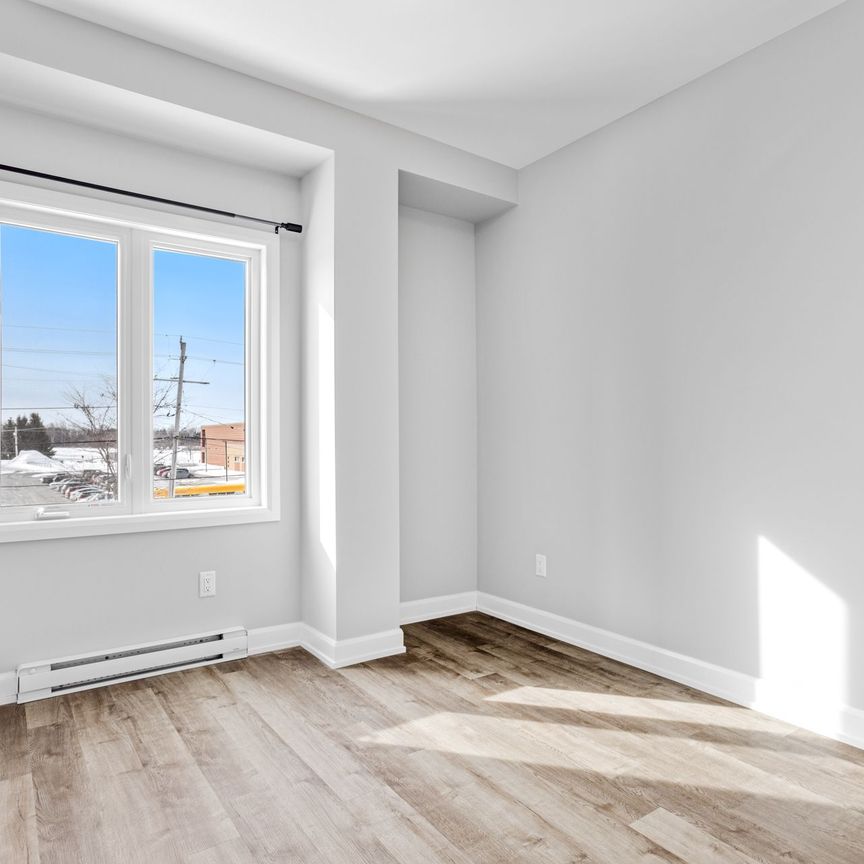 For Lease - 979 North Russell Road Unit# 206, Russell, Ontario - Photo 1