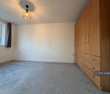 2 bedroom maisonette to rent - Photo 4