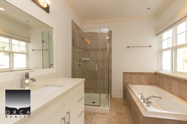 715 Crystal Court, North Vancouver (UPPER) - Photo 1