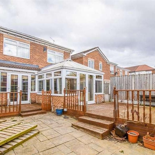 Clifton Avenue, Stanley, WF3 - Photo 1