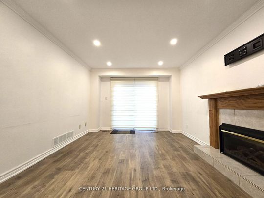 For Lease - 897 Caldwell Street, Newmarket, Ontario - Photo 1