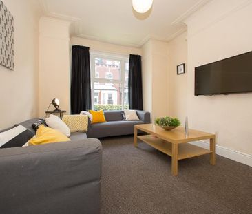 5 bedroom end of terrace house to rent - Photo 3