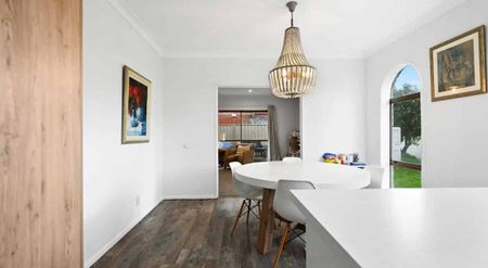 Renovated Chartwell Stunner - Photo 3