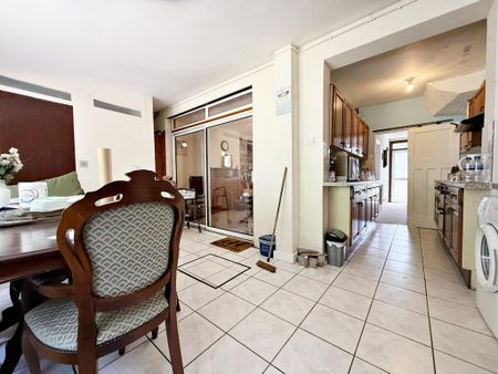 House share to rent - Photo 2