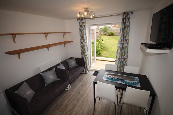 1 bedroom in a house share to rent - Photo 1