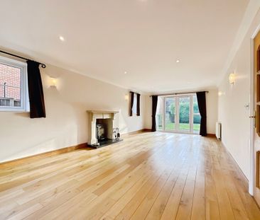 4 bedroom Detached House to let - Photo 2