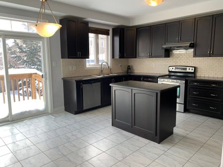 For Lease - 228 Vanda Drive, Vaughan, Ontario - Photo 2